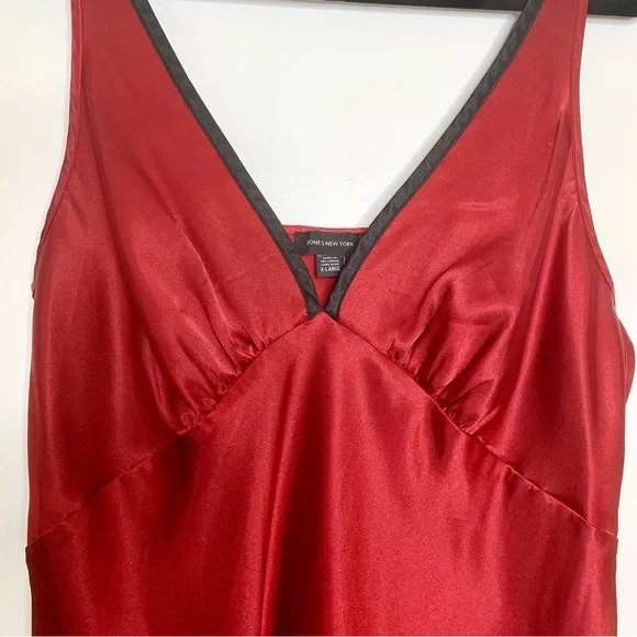 Red Satin Chemise Camisole Slip Jones New York Christmas Holiday Valentine’s - Picture 4 of 10